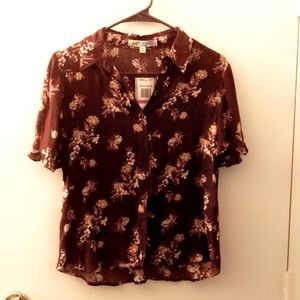Cute blouse. Never worn